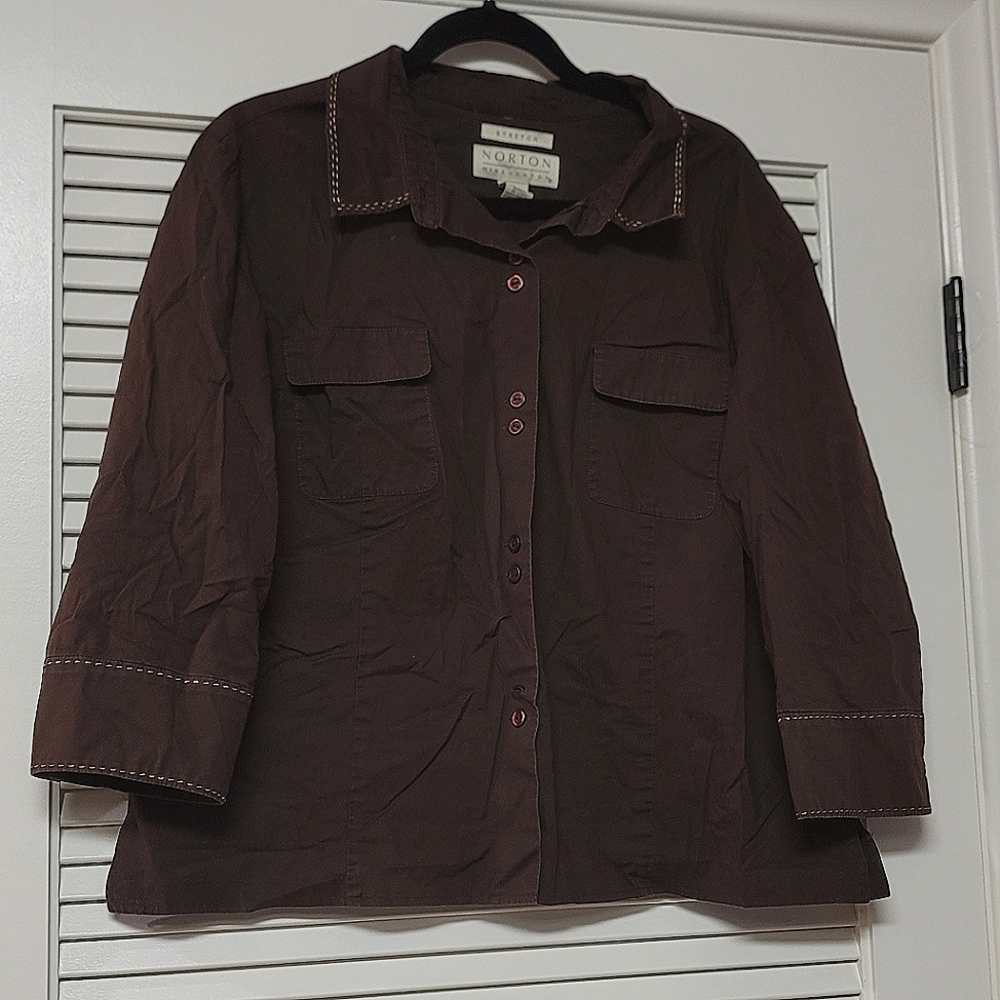 Norton McNaughton - (Plus-Size) Brown Stretch Business Top With Front Pockets